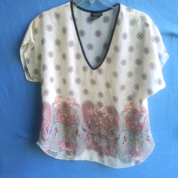 Rue 21 Juniors size Medium Ivory Sheer Top - Picture 1 of 4